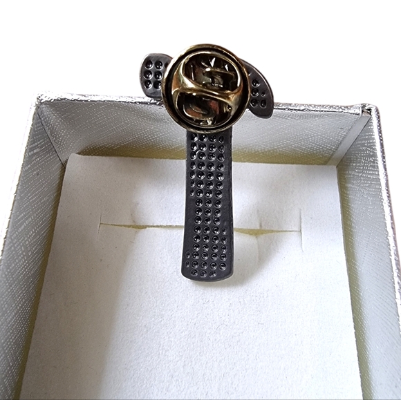 🌟2/$30 Sale!Mix & Match🌟Smash The Patriarchy Enamel Hammer Pin Brand New! - Picture 2 of 2